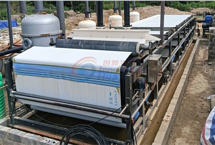 30平真空过滤机在赞比亚铜矿尾砂脱水现场